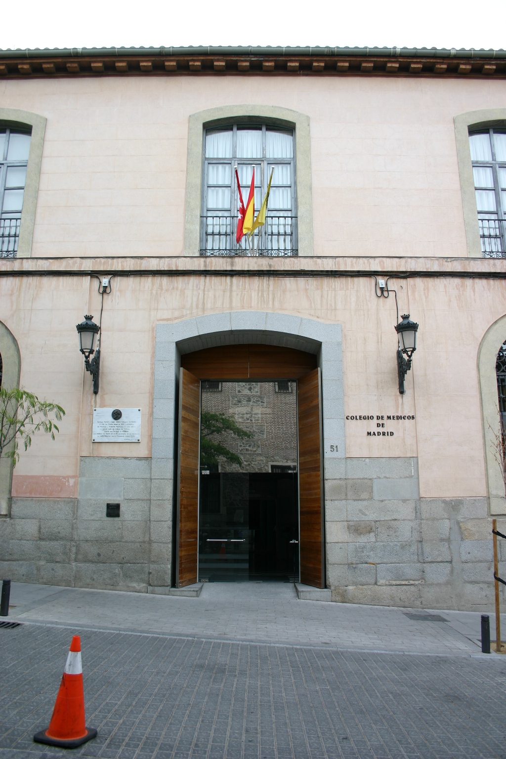 Ramon y Cajal's memorial tablet, Ilustre Colegio Oficial de Médicos, Madrid - 01.JPG